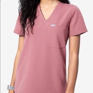 Catarina one pocket scrub top
